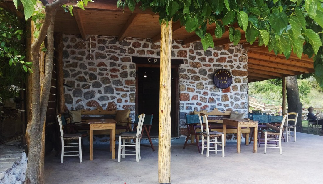 Καφενείο λίμνη Ποταμών Καφε - bar στο φράγμα Ρεθύμνου ( Ποταμών )